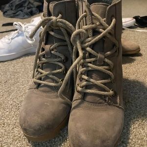 Sorel heal booties size 9